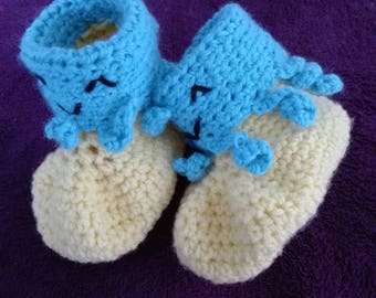 Handmade baby shoes made of wool