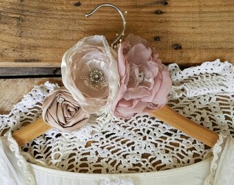 Bridal Hanger, Wedding dress hanger, Bridal gown hanger, wedding hanger Shabby Chic Hanger, Vintgage hanger, Bridal Accessory