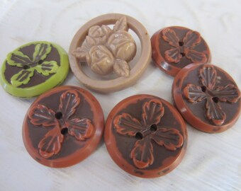 Vintage Buttons - Cottage chic mix lot of 6 old and sweet(jan 82-17)