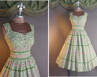 1950s dress vintage 50s PINK GREEN ROSES cotton rose print white sweetheart full skirt day to party dress