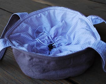 Cake carrier, casserole bag, mauve/taupe round with drawstrings