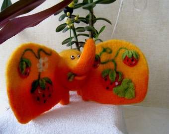 Elephant "Wild Strawberry" - needlefelted sculpture