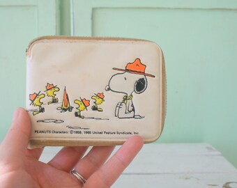 Vintage SNOOPY Charlie Brown 1960s Wallet....rare snoopy. vintage snoopy. kids. children. television. tv show. lucy. peanuts characters.