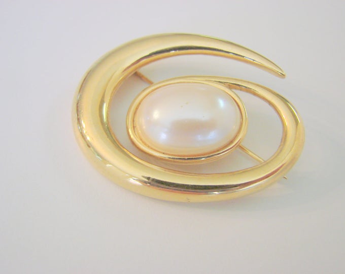 Vintage Monet Modernist Goldtone Pearl Cabochon Brooch Designer Signed Jewelry Jewellery