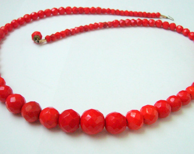 Antique Red Faceted Graduated Glass Bead Necklace / 1940s / Vintage Jewelry / Jewellery