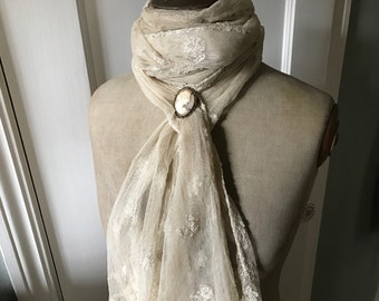 Col/châle Vintage Margaret Of Janesville En Fausse Fourrure Pour Poupée - Neuf (boîte Légèrement Usée)