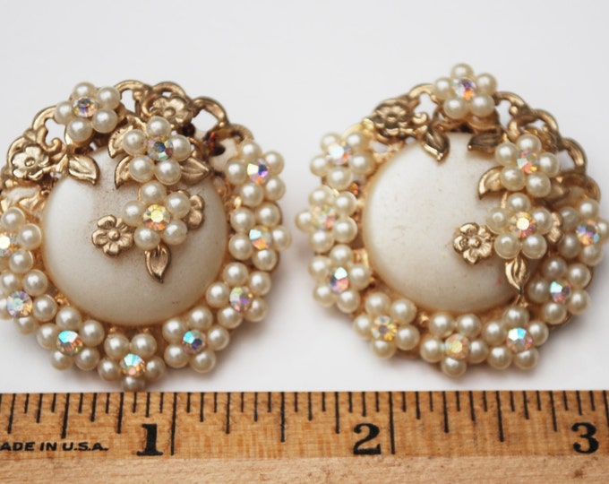 Pearl Rhinestone Earrings - Flower white bead cluster - Wedding Bride - Clip on earrings -White button