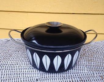 Fabulous Rare Cathrineholm Black and White Lotus 8.5" Dutch Oven Metal Enamelware Covered Pot 2.5 quart Mid Century Modern