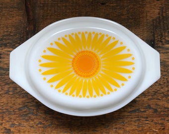 Vintage Pyrex Sunflower Daisy 043 Casserole Dish with Lid - 1.5 Quart Size
