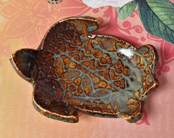 Turtle spoon rest. Turtle ring holder. Sea turtle ring holder. Turtle chopstick holder. Ceramic Turtle tiny dish. Turtle dish.