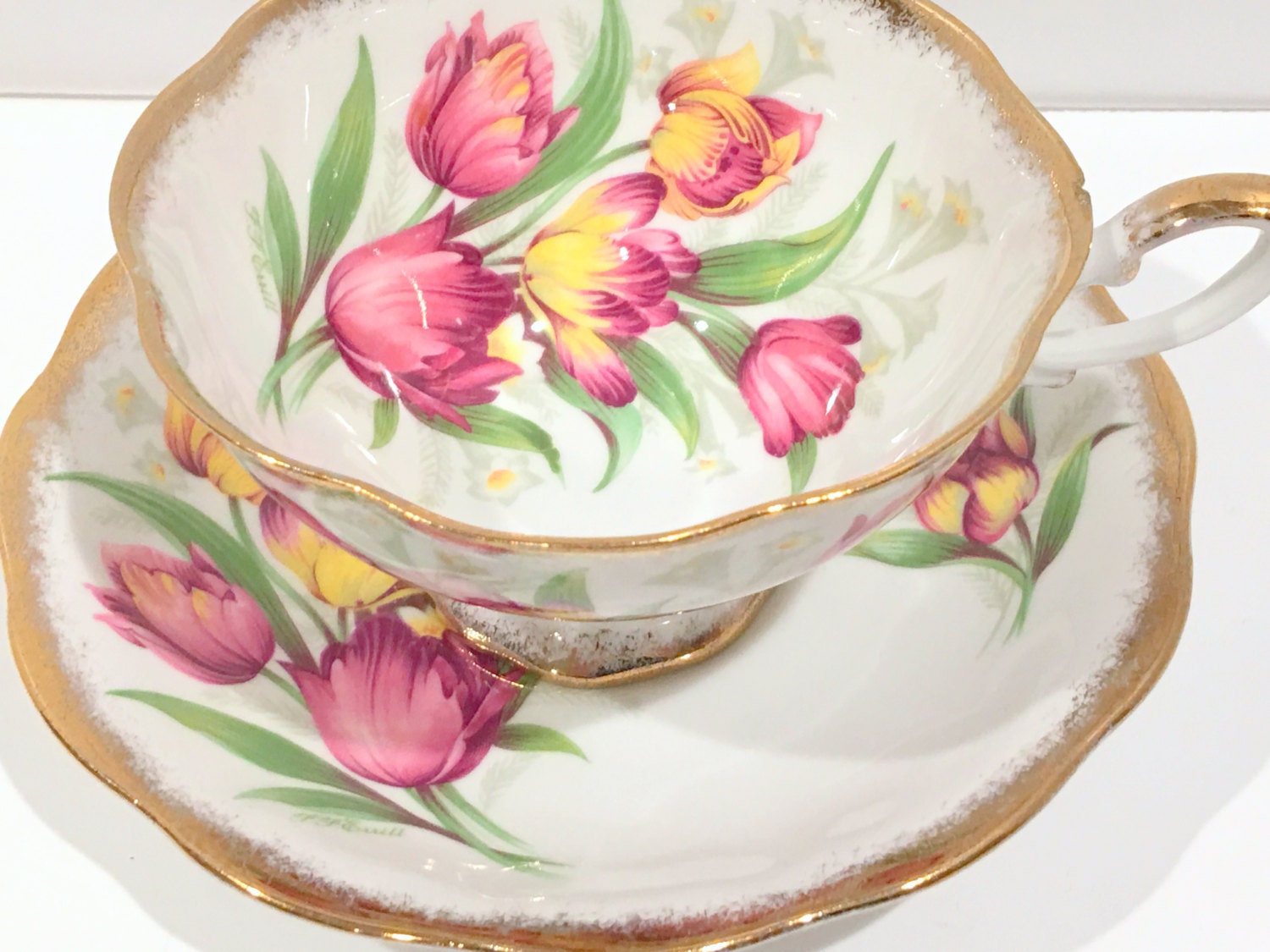 Royal Standard Tea Cup and Saucer, Tulip Cups, Fantasy Pattern, Tea Cups Vintage, Hand Painted