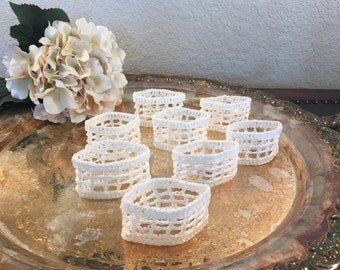 Vintage Set of 8 White Lace Crocheted Napkin Rings Wedding Dinner Decor Cotton Napkin Holders 1.5" Wide in Excellent Condition