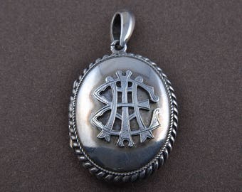 Silver Victorian Locket (928j8)