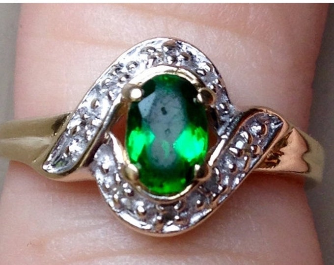 Storewide 25% Off SALE Vintage 10k Gold Faceted Emerald Green Designer Cocktail Ring Featuring Elegant Rosette Crown With Timeless Design Ac