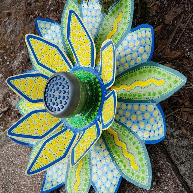 Outdoor showers garden decorations outdoor von flowerpowershowers