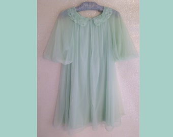 Vintage 1960s Mint Green Peignoir Robe