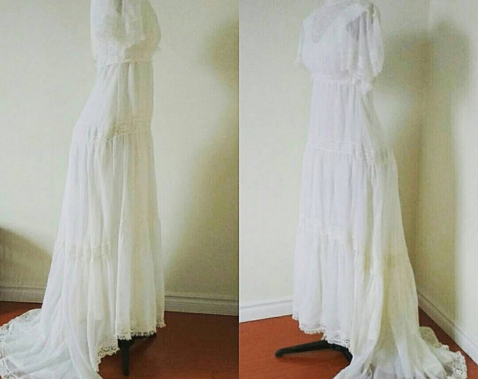 Vintage wedding dress ca 1970s, size S, hippy boho woodlands white wedding dress, lace crochet front, romantic dress