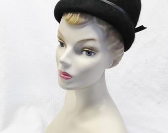 1960s Vintage Black Fuzzy Felt and Vinyl Mod Hat