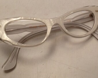 White Cat Eye Glasses, Winged Eyeglasses, Pearl White Eyeglass Frames, European 1950s Cateye Glasses, Frame France Glasses, New Old Stock