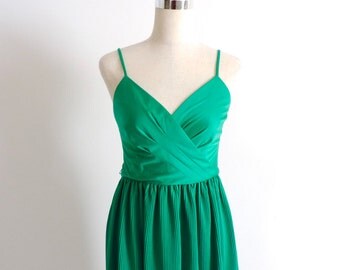 Green Pleated Party Dress 1970s Small