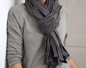 Cheich ou écharpe en voile de coton, foulard homme ou femme, chèche, écharpe mixte en couleur naturelle, teinture artisanale gris argile