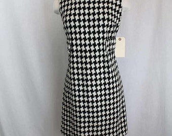 Vintage Sixties 1960s Houndstooth Dress. Size Small.