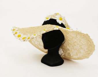 Vintage 1970s straw and daisies large brim hat