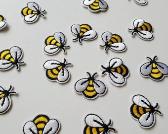 Little Bee patch Small Iron On patch Insect patch Bee applique Small bee Mini patch DIAMETER 1.2 in 3 cm Animal patch