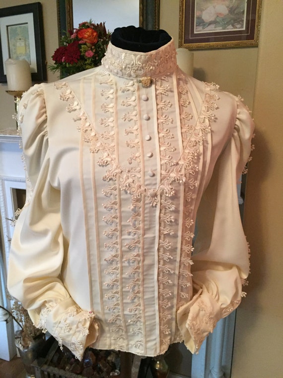 The Classic Victorian Shirtwaist