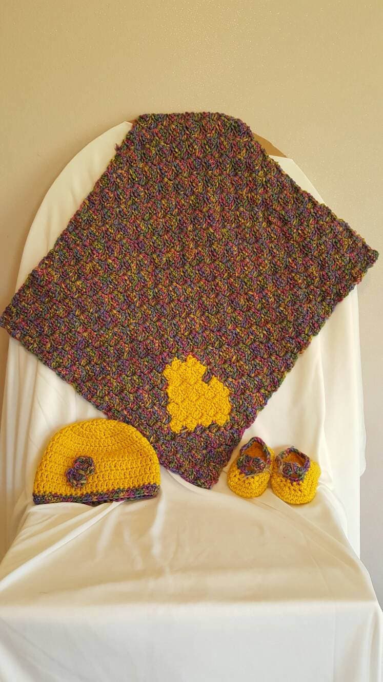 Newborn hat and blanket set