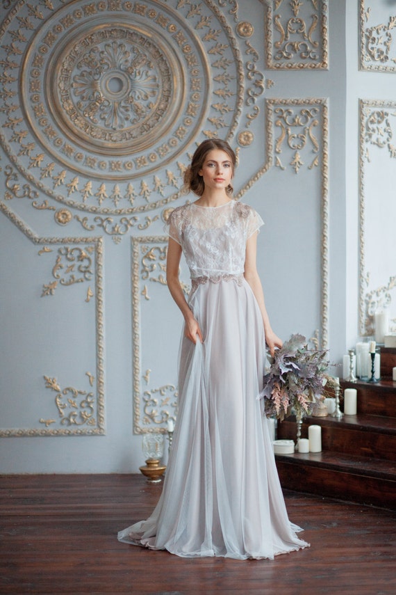 Adrianna / Boneless light wedding dress with soft cups / Pale