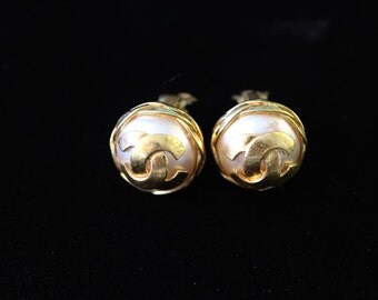 Authentic vintage CHANEL EARRINGS / clip on earrings