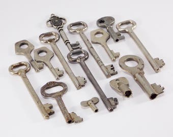 Large skeleton key pendant steampunk jewelry romantic gift party favor metal wall art retro Keys set of keys party keys decorative key decor