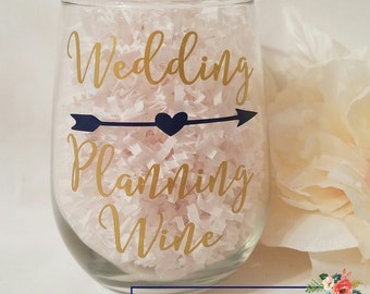 Wedding Planning Wine Glass // Future Mrs Wine Glass // Bridal Shower Gift // Gifts for Bride // Engagement Gift // Bride to Be Gift