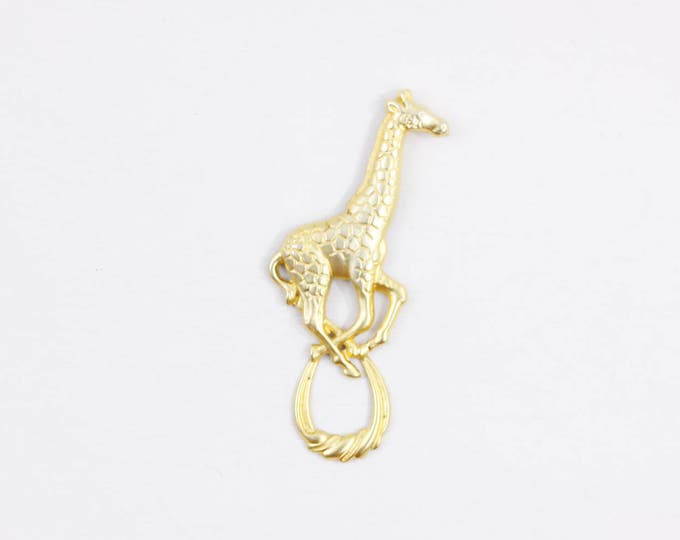 Running giraffe brooch in gold toned metal, vintage costume jewellery, surreal animal accessory, gift idea for her, gift for mum