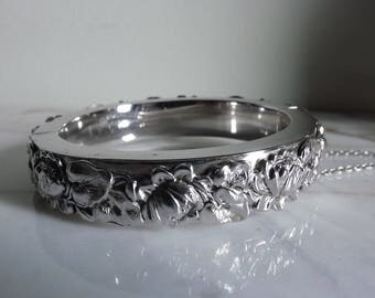 Beautiful Vintage Repousse Signed Whiting & Davis Hinged Floral Bracelet