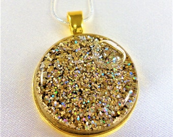 Real Snow Globe Necklace, Resin Jewelry, Resin Pendant, Snow Globe Pendant, Globe Necklace, Gold Necklace, Gold Pendant, Snow globe Necklace