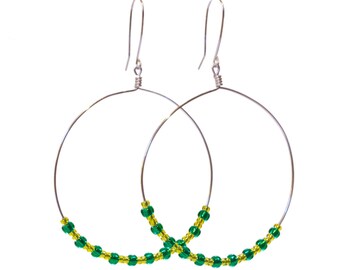 Orecchini artigianali cerchio rame argentato e perline giapponesi verdi e gialle Miyuki maxi pendente estivi Made in Italy