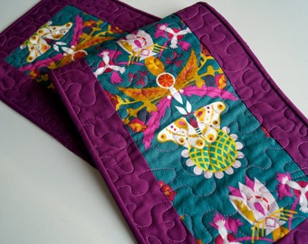 Chicky Chic Quilted Table Topper NCU0NXD001