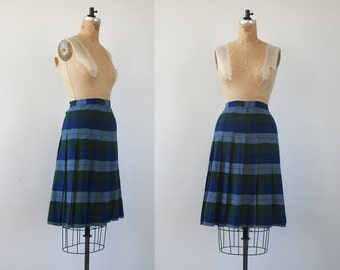 vintage 1950s skirt / 50s plaid skirt / 50s green blue plaid skirt / 50s wool skirt / 50s pleated skirt / 50s wool plaid skirt / s 26 waist