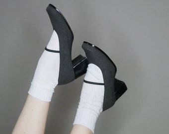 90s gray mary jane heels with bungee strap size 8.5