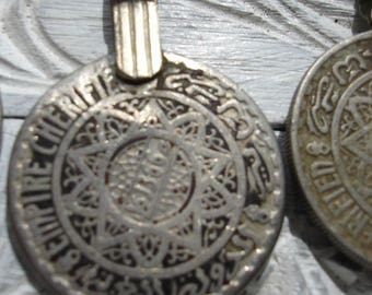 Moroccan 10 franc tarnished coin with short loop or bail