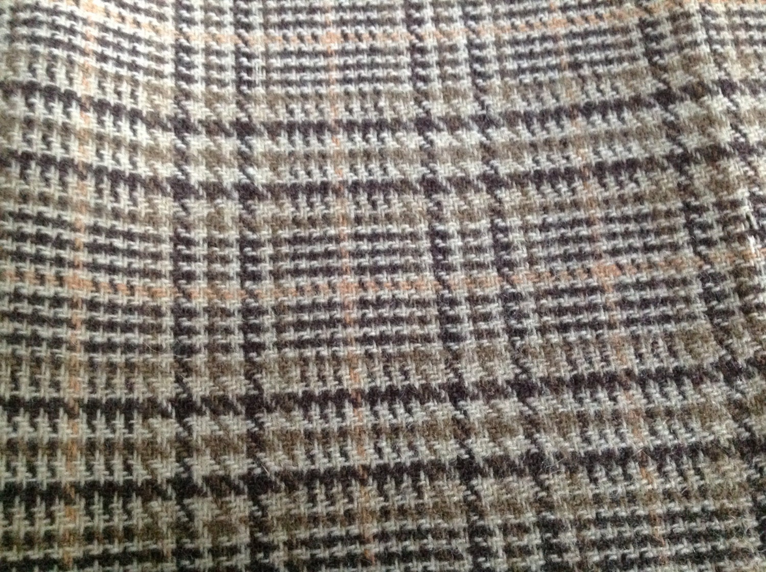 Classic Brown and Tan Tweed Wool Fabric HOunds Tooth Tweed