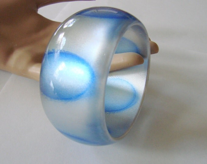 Wide Chunky Semi-Translucent Silver Lucite Blue Painted Abstract Inclusions Bangle Modernist Bracelet