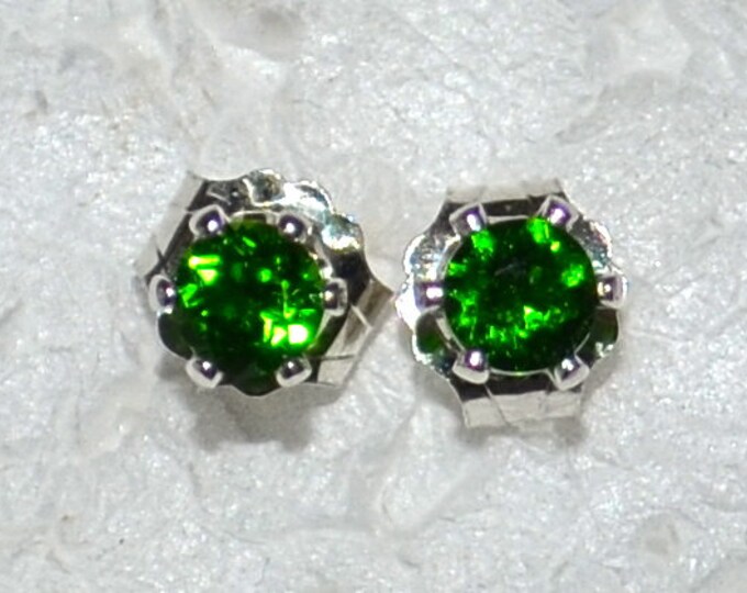 Petite Chrome Diopside Studs, 3mm Round, Natural, Set in Sterling Silver E1023