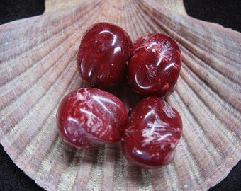 Vintage Lucite Beads Red Speckled Twisted Fluted Pattern 18mm x 16mm - Four