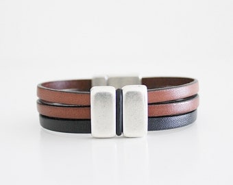 BROWN LEATHER BRACELET. Magnetic Men bracelet. men jewelry, pulsera cuero hombre, silver, uno de 50 style, brown leather, Gift idea.