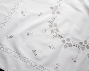 Vintage beige embroidered tablecloth 144 cm x 97 cm / 56.7 inch x 38.2 inch