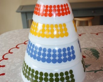 Vintage Pyrex Dots 4-Piece Set, Mixing Bowls, Nesting Bowls