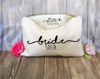 Mrs. makeup bag, Personalized bride Makeup Bag, personalized bride bag , Bride gift, Mrs. honeymoon bag, Mrs bag, Mrs tote bag